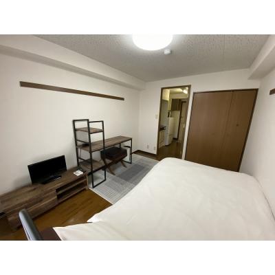 ●2026年2月6日から入居可●ユニオンマンスリー京王堀之内サンリット１　305　1K・セミダブル☆法人もまとめて入居可♪女性も安心の室内洗濯機♪人気のデスク＆チェア付きの物件写真2