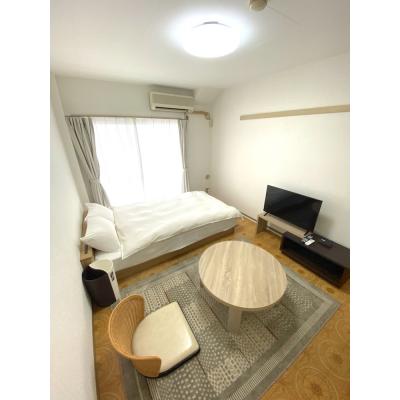 ●2026年4月5日から入居可●ユニオンマンスリー河辺１　315　1R・セミダブル☆■最上階のお部屋♪座椅子＆ローテーブル付きで快適♪２ドア冷蔵庫でたっぷり収納♪無料の駐輪場もあり♪■八王子・立川までの物件写真1