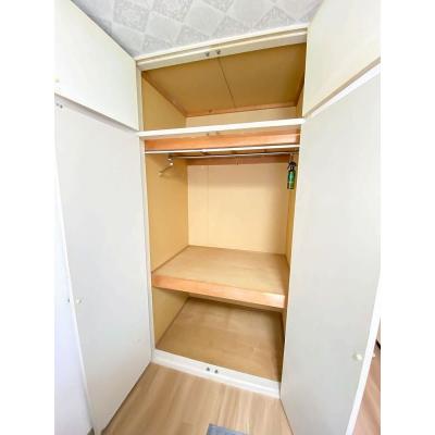 ユニオンマンスリー入間市２　202　1R・シングル☆眺めのいい快適なお部屋♪ソファ＆ローテーブル付きの快適生活空間♪収納たっぷりの２ドア冷蔵庫♪所沢駅・池袋駅まで乗換なしでアクセス可能の物件写真5