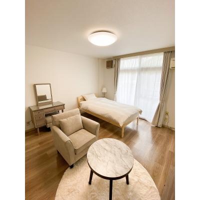 ユニオンマンスリー北越谷１　206　1R・シングル☆快適なソファ付き■♪徒歩約6分のところにスーパー「ライフ北越谷店」ありの物件写真1