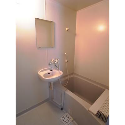 Bizroom／クレール薬師台２番館105　バス・トイレ別物件！ネット無料！の物件写真2