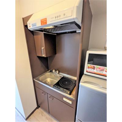 ユニオンマンスリー小田急鶴間２　104　1R・シングル☆人気の角部屋♪快適なソファ付き♪壁紙もおしゃれ♪の物件写真2