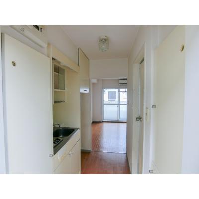 ユニオンマンスリー元住吉３　409　1R・シングル☆人気のデスク＆チェア付き♪■物件近くにコンビニ＆スーパーもあり便利の物件写真4