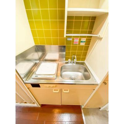 ユニオンマンスリー西横浜４　206　1R・シングル☆テレワークや勉強におすすめデスク・チェア完備♪洗濯機や電子レンジなど生活家電のあるお部屋の物件写真3