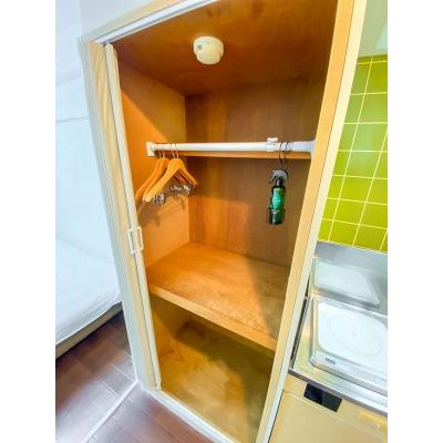 ユニオンマンスリー西横浜４　206　1R・シングル☆テレワークや勉強におすすめデスク・チェア完備♪洗濯機や電子レンジなど生活家電のあるお部屋の物件写真6