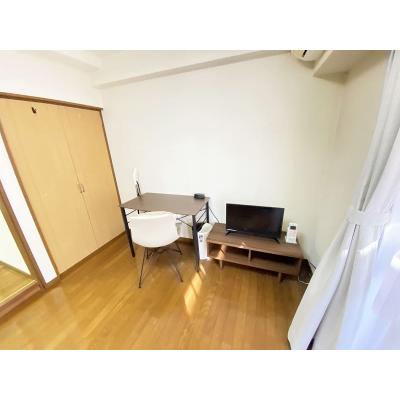 ユニオンマンスリー青葉台１　202　1K・シングル☆デスク・チェア完備♪たっぷり収納２ドア冷蔵庫や室内洗濯機など生活家電のあるお部屋/深夜3時まで営業のディスカウントの物件写真2