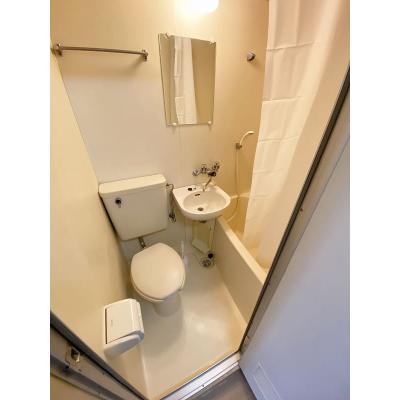 ユニオンマンスリー永山３　207　1R・シングル☆デスク＆チェア完備♪２ドア冷蔵庫や電子レンジなど生活家電のあるお部屋/京王線と小田急線の２路線利用可能/新百合ヶ丘の物件写真3