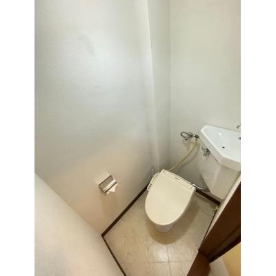 ユニオンマンスリー南鳩ヶ谷１　105　2K・ダブル☆人気の角部屋＆バストイレ別♪ソファ・ローテーブル完備＆洗濯機や冷蔵庫など生活家電のある広々33㎡のお部屋/後楽園の物件写真5