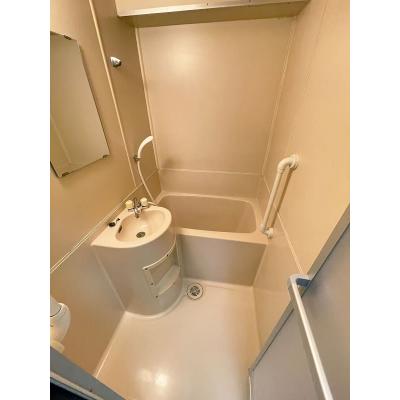 ユニオンマンスリー町田１　208　1K・セミダブル☆うれしいバストイレ別のお部屋♪くつろげる2人掛けソファ付き。新宿駅・横浜駅へダイレクトアクセスの物件写真3