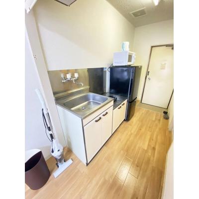 ●2026年5月4日から入居可●ユニオンマンスリー柿生３　214　1R・シングル☆人気の角部屋♪洗濯機や掃除機など生活家電完備！デスク・チェアのあるお部屋/小田急小田原線利用で、新百合ヶ丘駅まで1駅の物件写真2