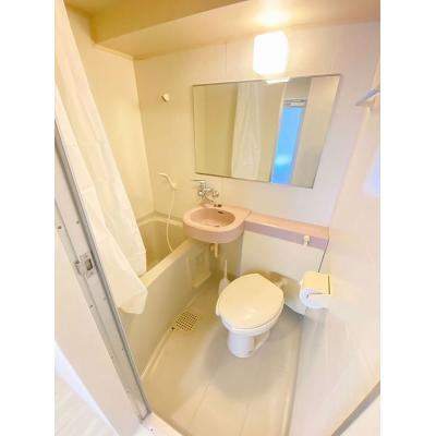 ユニオンマンスリー妙典１　402　1K・シングル☆【禁煙ルーム】人気の角部屋♪AL＆モニター付きインターフォン＆室内洗濯機完備♪ソファ・ローテーブルのあるお部屋の物件写真3