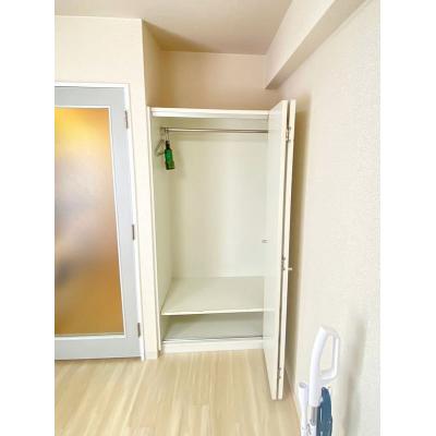 ユニオンマンスリー妙典１　402　1K・シングル☆【禁煙ルーム】人気の角部屋♪AL＆モニター付きインターフォン＆室内洗濯機完備♪ソファ・ローテーブルのあるお部屋の物件写真4