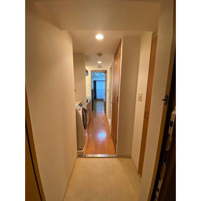 EPミッドプレイス④【分譲タイプ、NET無料・ペット相談可・２口ガスコンロ・独立洗面・浴室暖房乾燥機・温水洗浄便座・ドラム式洗濯乾燥機・３２型ＴＶ・HDD内蔵ブルーレイ完備！】の物件写真2