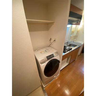 EPミッドプレイス④【分譲タイプ、NET無料・ペット相談可・２口ガスコンロ・独立洗面・浴室暖房乾燥機・温水洗浄便座・ドラム式洗濯乾燥機・３２型ＴＶ・HDD内蔵ブルーレイ完備！】の物件写真3