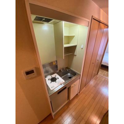 【新大阪・東三国・東淀川】EC新大阪1　⑥【１ＤＫタイプ】【ペット飼育相談可・ＮＥＴ無料・ドラム式洗濯乾燥機・３２型ＴＶ・HDD内蔵ブルーレイ完備！】の物件写真3