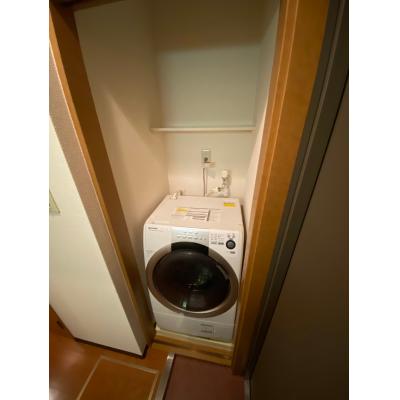 【新大阪　徒歩4分】EC新大阪3SP　③【角部屋、ＮＥＴ無料・ペット相談可、ロフト付・床暖房・ドラム式洗濯乾燥機・３２型ＴＶ・HDD内蔵ブルーレイ標準装備！】の物件写真3