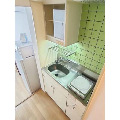 ユニオンマンスリー高砂３　302　1R・シングル☆【禁煙ルーム】室内洗濯機や2ドア冷蔵庫など生活家電完備！デスク・チェアのあるお部屋/23時まで営業スーパー・ベンリーの物件写真2