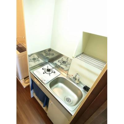 ユニオンマンスリー高津１　302　1K・シングル☆【禁煙ルーム】デスク・チェアや2ドア冷蔵庫などの家具家電付き。物件近くにコンビニ・スーパーもあり便利♪2路線利用可能！の物件写真2