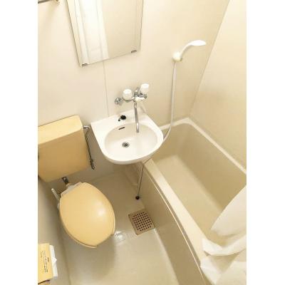 ユニオンマンスリー高津１　302　1K・シングル☆【禁煙ルーム】デスク・チェアや2ドア冷蔵庫などの家具家電付き。物件近くにコンビニ・スーパーもあり便利♪2路線利用可能！の物件写真3