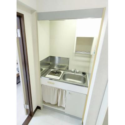 ユニオンマンスリー高津１　303　1K・シングル☆【禁煙ルーム】デスク・チェアや2ドア冷蔵庫などの家具家電付き。物件近くにコンビニ・スーパーもあり便利♪2路線利用可能！の物件写真2