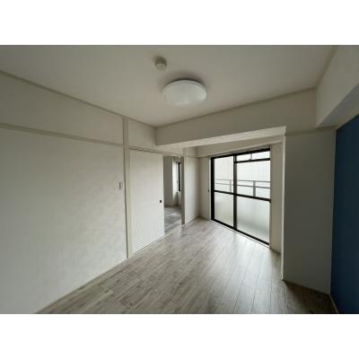 【名古屋市千種区/東山線「覚王山」駅徒歩約6分/角部屋/バストイレ別・独立洗面台/リフォーム済/自転車駐輪可能】グリュック覚王山 3B号室 ファミマンの外観画像