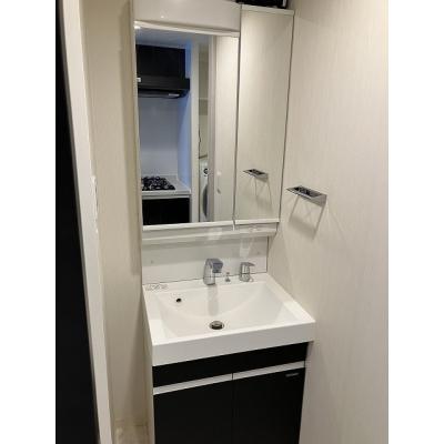 EC大阪WEST⑤【ＮＥＴ無料・ペット相談可・温水洗浄便座・浴室暖房乾燥機・３２型ＴＶ】の物件写真4