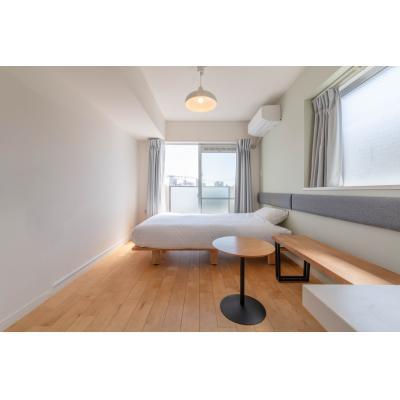 無垢床の洗練されたプレーンな空間【池袋まで1駅】デザイナーズマンスリー［goodroom residence 要町］（406）の物件写真2