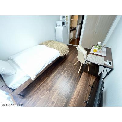 ユニオンマンスリー本厚木４　102　1R・シングル☆【禁煙ルーム】モニター付きインターフォン＆室内洗濯機完備！デスク・チェアのあるお部屋の物件写真2