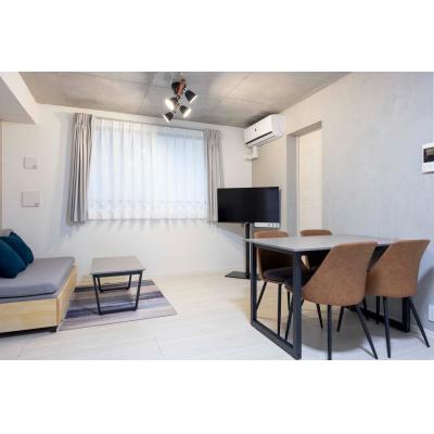 明るい2LDKのお部屋/お洒落なアート＆家具家電が完備/ウェルスクエアイズム方南町 102の外観画像