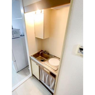 ●2026年4月4日から入居可●ユニオンマンスリー相模原１１　203　1R・シングル☆【禁煙ルーム】たっぷり収納2ドア冷蔵庫や電子レンジなど生活家電完備！デスク・チェアのあるお部屋の物件写真3