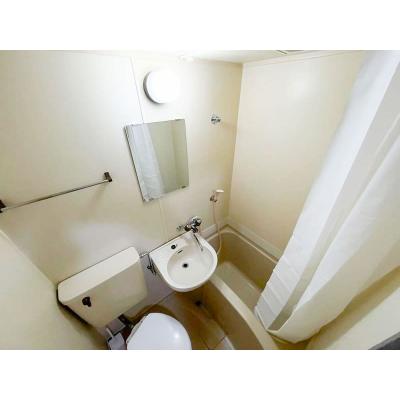 ユニオンマンスリー新松戸１　301　1K・シングル☆【禁煙ルーム】人気の角部屋♪デスク・チェア＆2ドア冷蔵庫や電子レンジなど生活家電のあるお部屋！安心の建物オートロック完備の物件写真4