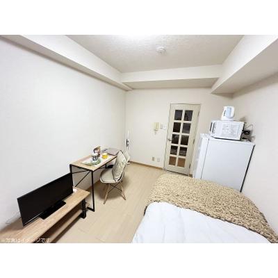 ユニオンマンスリー新松戸１　202　1K・シングル☆【禁煙ルーム】人気の角部屋＆安心の建物オートロック完備♪仕事や勉強におすすめのデスク・チェア＆洗濯機や冷蔵庫など生活家電のあるお部屋の物件写真2