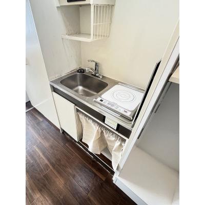 ユニオンマンスリー柏６　301　1R・シングル☆【禁煙ルーム】人気の角部屋＆2面採光♪勉強や仕事におすすめデスク・チェア完備！洗濯機や冷蔵庫など生活家電のあるお部屋の物件写真3