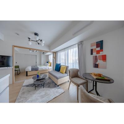 最寄り駅まで徒歩5分/家具・家電付き/グロワール伊勢佐木 702の物件写真1