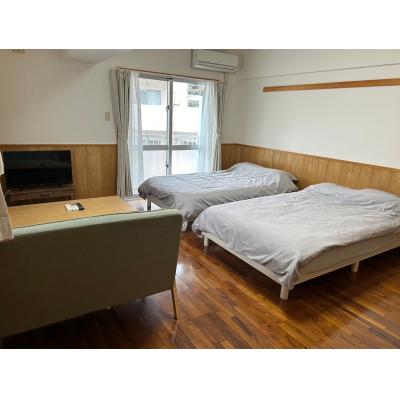 【トーマス安里309】4名利用可・セミダブル2台あり　安里駅まで徒歩5分・おもろまち駅まで徒歩6分・国際通りまで車で3分・Wi-Fi無料・駐車場付き（乗用車可能）の物件写真1