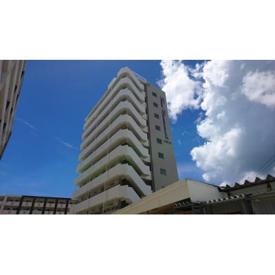 【トーマス宇茂佐の森Ⅱ202】名護市中心部・家具家電付マンスリーマンション・駐車場1台無料・無料Wi-Fiの外観画像