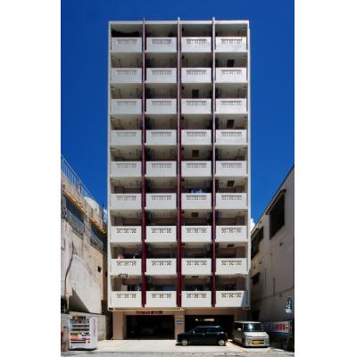 【トーマス普天間401】スーパー徒歩1分、駐車場1台付、Wi-Fi無料、沖縄市や北谷まで車で約15分の外観画像