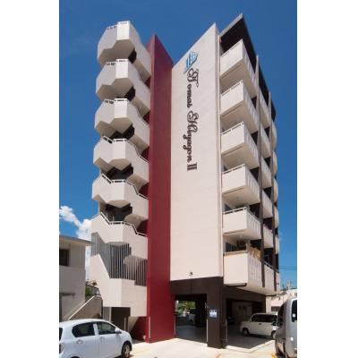 【トーマス比屋根Ⅱ605】沖縄市家具家電付マンスリーマンション・駐車場1台無料・バス・トイレ別　Wi-Fi無料　県総合運動公園近くの外観画像