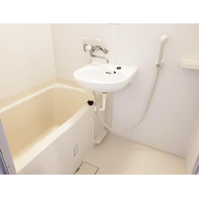 【トーマス比屋根Ⅱ605】沖縄市家具家電付マンスリーマンション・駐車場1台無料・バス・トイレ別　Wi-Fi無料　県総合運動公園近くの物件写真5