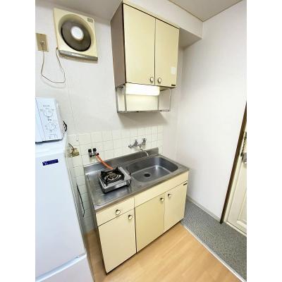 ユニオンマンスリー蕨２　301　1R・シングル☆【禁煙ルーム】人気の角部屋♪デスク・チェア＆たっぷり収納2ドア冷蔵庫や電子レンジなど生活家電完備のお部屋の物件写真3