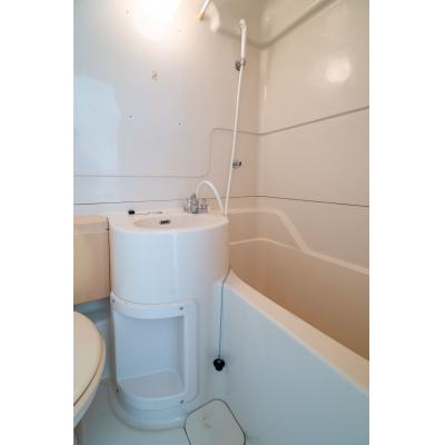 富士駅徒歩5分!Wifi家具家電付!広々13.5畳洋室!の物件写真3