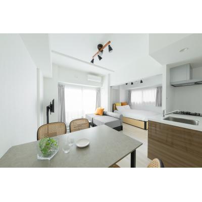 西11丁目から徒歩5分/白を基調にしたナチュラルで落ち着きのある空間/広々1LDK/家具・家電完備/ S-RESIDENCE 大通公園 admirio 202の物件写真1