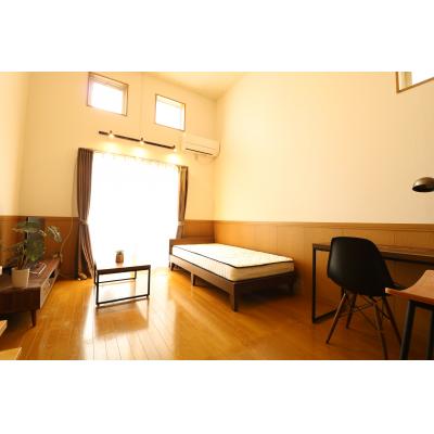 Bizroom／フェリ・メゾン105　【2名入居〇】ロフト付きで天井高い！物件前にバス停あり！！の物件写真2