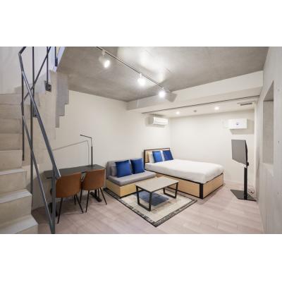 駅から徒歩6分！メゾネット/お洒落な外観＆内装/LEGALAND幡ヶ谷ANNEX 104の物件写真2