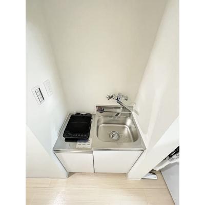 ユニオンマンスリー北越谷２　103　1R・シングル☆【禁煙ルーム】モニター付きインターホン完備！デスクチェア・2ドア冷蔵庫など家具家電付きのお部屋。南越谷・草加・北千住まで電車で１本。の物件写真3