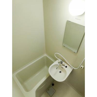 ユニオンマンスリー春日部１　701　1K・セミダブル☆【禁煙ルーム】人気の角部屋＆2面採光！バストイレ別＆温水洗浄便座完備♪デスク・チェアのあるお部屋の物件写真4