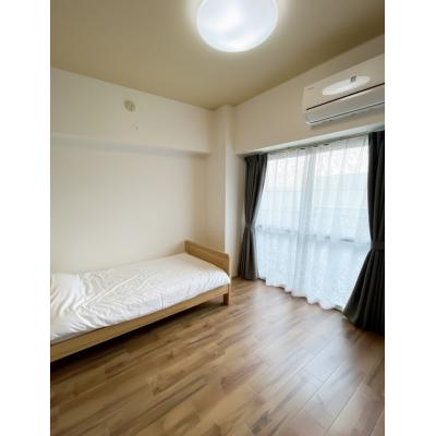 【J’sマンスリーつつじヶ丘 302】厚さ25㎝超高密度ポケットコイルマットレス使用！駅徒歩4分、新宿駅まで乗換無し！アクセス良好☆【インターネット無料】の物件写真2