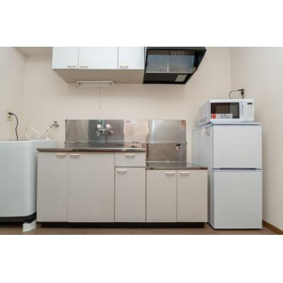 コンビニ徒歩2分✨駐車場広々！家具家電完備✨TM86の物件写真3