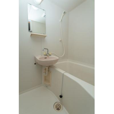 コンビニ徒歩2分✨駐車場広々！家具家電完備✨TM86の物件写真6