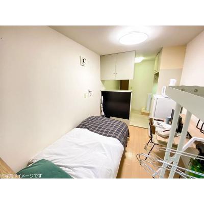 ユニオンマンスリー坂戸駅前１　105　1R・シングル☆【禁煙ルーム】室内洗濯機やたっぷり収納2ドア冷蔵庫など生活家電完備！観葉植物やインテリアスペースなど色々な使い方ができる出窓のあるお部屋の物件写真2